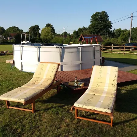 Kleine Gemuetliche Mit Ueberdachter Terrasse 아파트 우크타