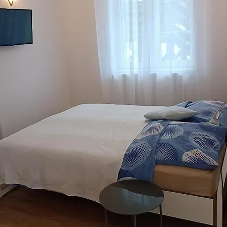 Kleine Gemuetliche Mit Ueberdachter Terrasse 아파트 우크타