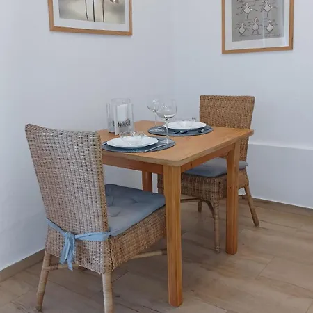 Kleine Gemuetliche Mit Ueberdachter Terrasse * 우크타