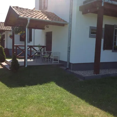 Kleine Gemuetliche Mit Ueberdachter Terrasse 아파트 우크타